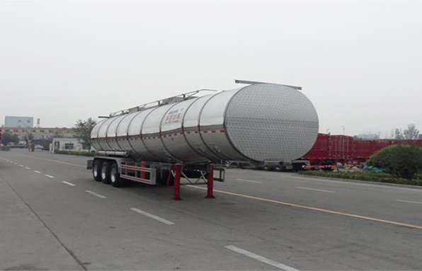 LHY9401GSYA铝合金食用油运输半挂车(图1) LHY9401GSYA铝合金食用油运输半挂车(图1)
